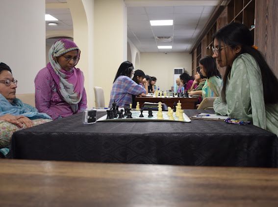 巴基斯坦女子国际象棋锦标赛期间的 Sehba Shah。