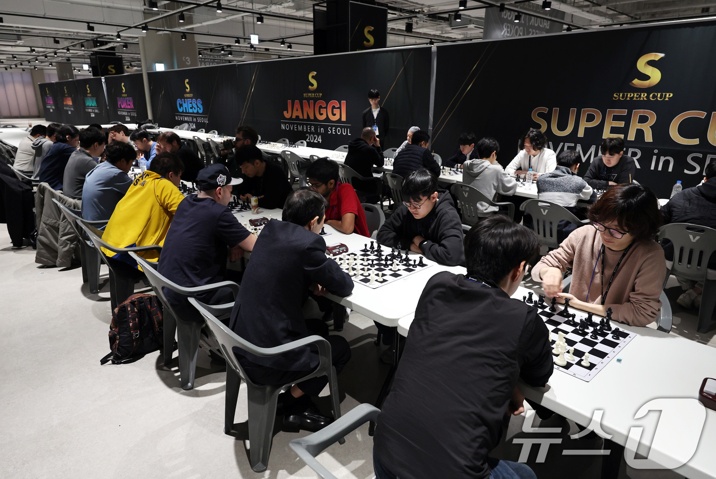 智力体育秀超级杯《辨认围棋、将棋、国际象棋、扑克高手》